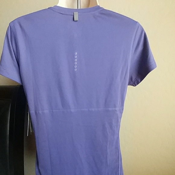 NEW women's Nike running tee. Small - Picture 4 of 7
